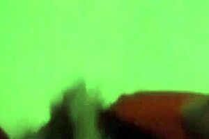 Милфа с большой пиздой дразнит жопой и сиськами!