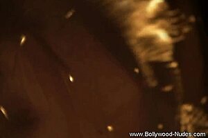 Sexy Indian Girl Looks Pretty In Solo Scene