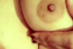 arab mommy shows body and gets fucked from behind