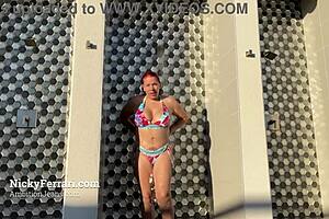 Nicky Ferrari enjoys pool refreshment 😊