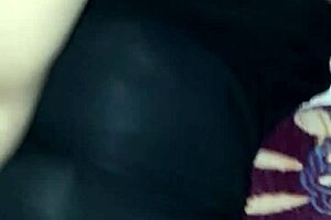 Mature mom gets off on cam