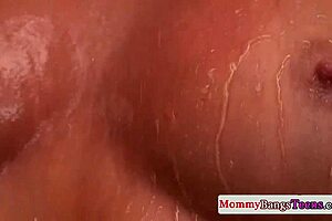 beautiful cougar blows teens in dirty 3some 😈