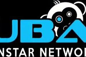 Szexi indiai pornstar a medencében