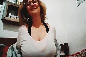 Video call with Matheus on Valentine's Day for milf action.