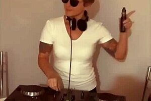 Milf Shows Big Tits and Ass for Blowjob!