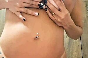 Brincando Com Consolo De Bolinhas Na Buceta