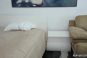 Сынок спасает маму Кристи Линн от неудачи в душе