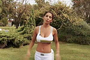 Cinthia Fernandez Arm Exercise In Body Secrets