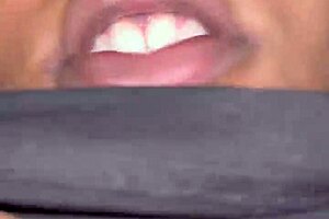 Fucking her pussy up close til creams 😈