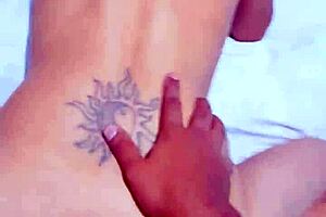 Mature woman reaches orgasm in high definition