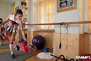 Gym brat Sensual Jane bangs herself hard at workout! 💪🔥