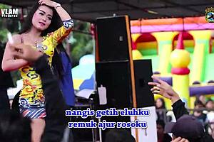 wanna watch two pretty indonesian singers dance wild on stage with men around?