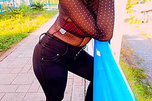 latina meets guy in park, ends up fucking bareback, feels amazing 😘