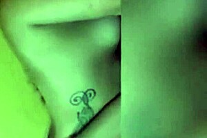 me encanta como me lo chupa esta prostituta colombiana con su gran verga