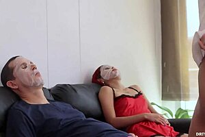 第一部分 女友看电视时猛干继母