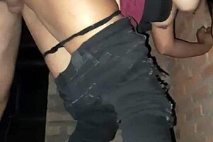 Cassidy Banks 在圆润棕色场景中骑乘 Tony Martinez 😍