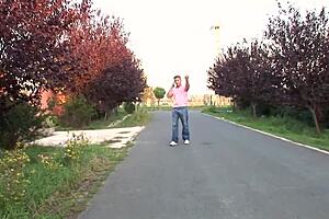 Con la vecina en el rancho cogiendo