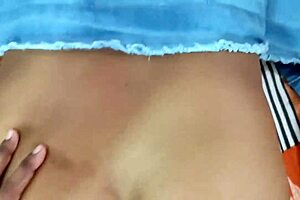 老婆在朋友卧室里超兴奋