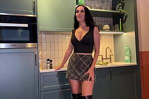 Stepmom spits to help stepson forget ex