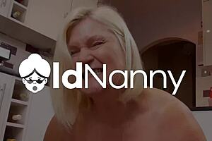 trisha masturbates solo 😘