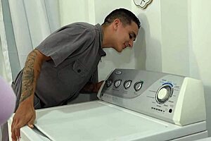 魔鬼克洛伊能应付大鸡巴在她巨臀里吗，与丹妮·克拉克？