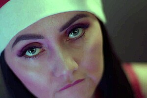 Ever tried pegging your man like this naughty wench? She gets a messy cumshot!