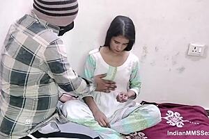 饥渴印度继母，该死，和继子在家做爱，哎呀！