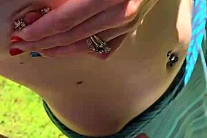 Teen facesits while stepmom sucks big cock?