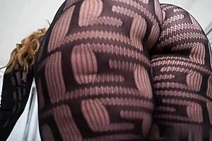 维尔戈·佩里多特 & 瑞安·斯迈尔斯 - 终极天然翘臀白妞