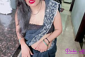 Beta Gives Aunty Facial With Huge Cumshot On Soft Face