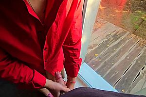 用硬核口交和操来满足美丽18岁少女的淫欲需求