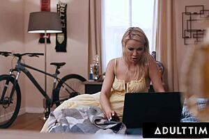 Hot wife shaking her ass on the dick xxx!