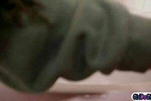 娇纵小婊子迷上巨乳继母，狂吻舔穴脸坐高潮