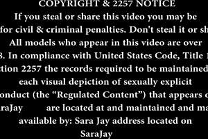 i'm sara jay twerkin' my oily ass soo good