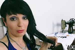 un día con una pornostar amandax y sus tetonas y su coño peludo