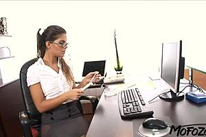 Mofozo Com - Brunette Amateur Dreams Of Rough Oral