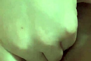 tu milf culona metiéndose los deditos en su conchita caliente