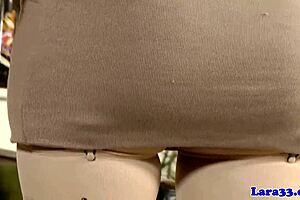 丝袜女同性恋用狂野假阳具钻穴！