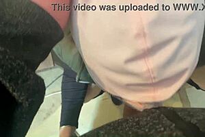 18+少女凯莉·克莱恩床上弯腰无毛接怪物鸡巴阴道肛交深喉