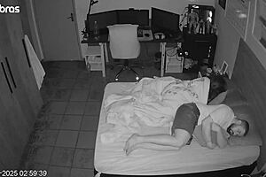 午夜狂野动作与大天然奶子和湿逼按摩