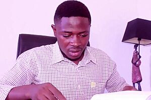 Swinger couple's big ass wife moans during blowjob