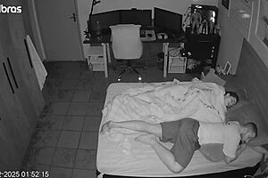 午夜狂野动作与大天然奶子和湿逼按摩