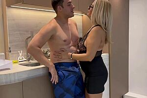 big ass milf in red stockings 😍