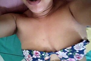 Bisexual milf fingers herself 😍