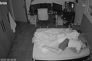 午夜狂野动作与大天然奶子和湿逼按摩