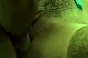 Ненасытная милфа фистингом и трахом от директора на столе