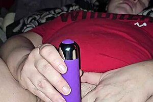Milf says, 'watch my big pink pussy cum solo'
