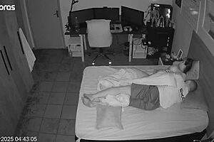 午夜狂野动作与大天然奶子和湿逼按摩