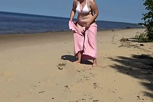 Beach acquaintance with a saucy MILF, funny and steamy