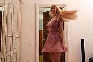 Russian beauty teases in new outfit for steamy bedroom fun